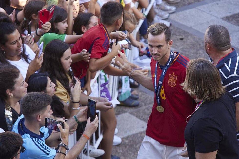 Archivo - Llegada de los jugadores durante la recepción institucional a los jugadores de la selección española de fútbol tras la conquista de la Nations League en los Palacios y Villafranca, a 21 de junio de 2023 en Sevilla (Andalucía, España). 
