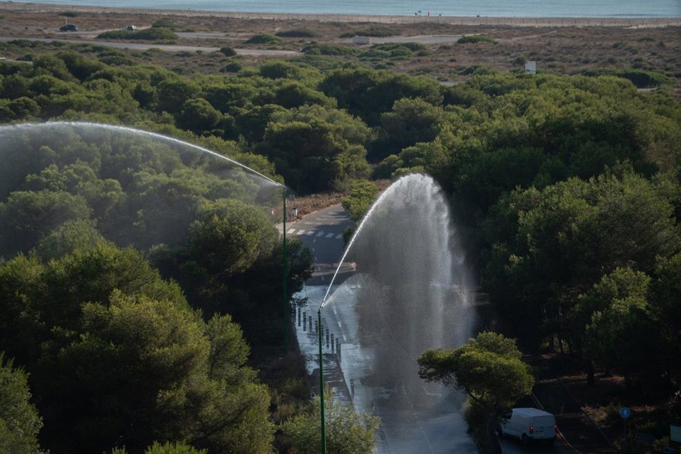 Archivo - Cañones de la Dehesa del Saler, a 16 de julio de 2025, en Valencia, Comunidad Valenciana (España). El Ayuntamiento de València ha activado cañones de agua repartidos por el parque natural de la Devesa-Albufera ante el riesgo extremo de incendios