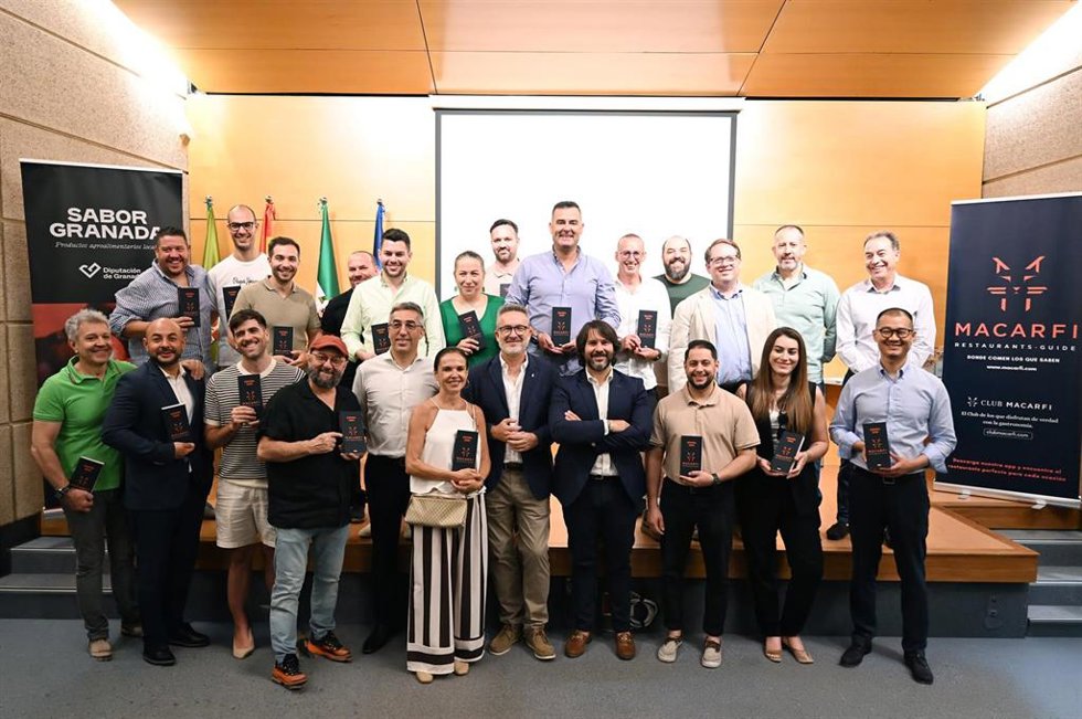 Entrega de los distintivos Macarfi España 2026 a los 25 restaurantes mejor valorados de Granada.