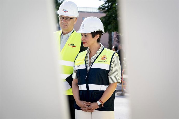 Archivo - La ministra de Vivienda y Agenda Urbana, Isabel Rodríguez, y el secretario de Estado de Vivienda y Agenda Urbana, David Lucas.