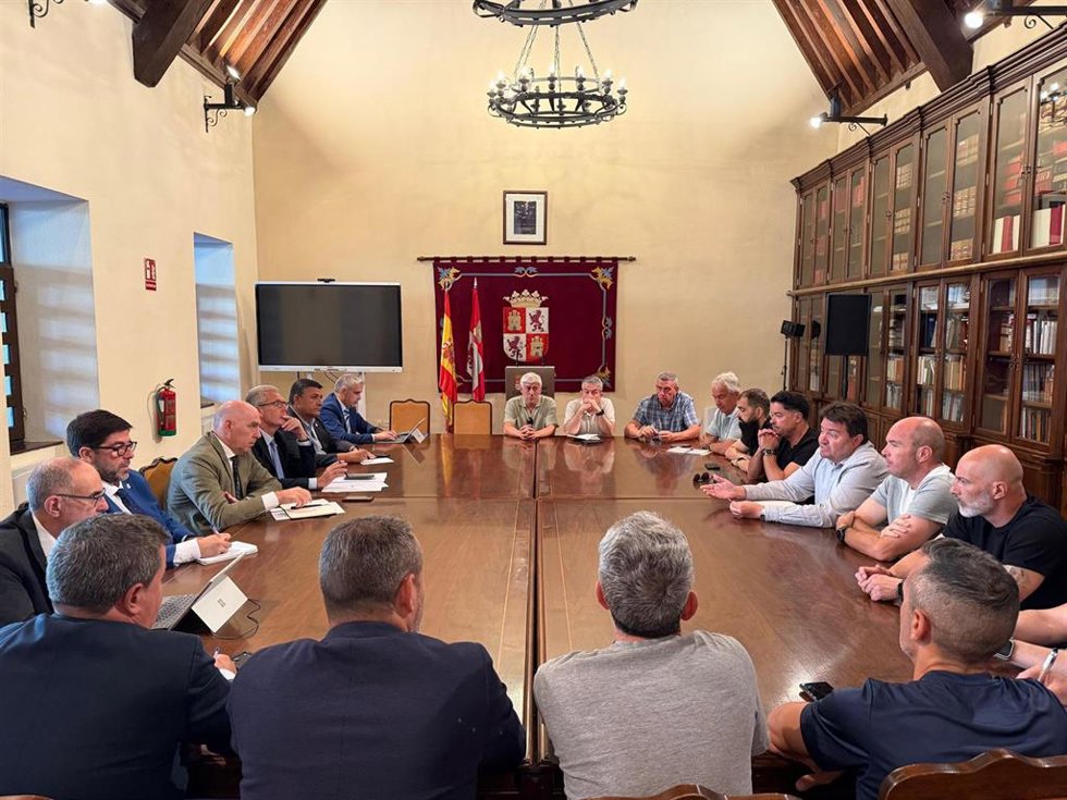 Reunión de constitución del grupo de trabajo sobre la factoría de Nissan en Ávila.