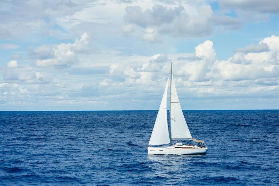 Archivo - Barco por el Mediterráneo