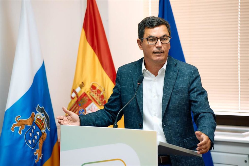 Archivo - El consejero canario de Vivienda, Pablo Rodríguez