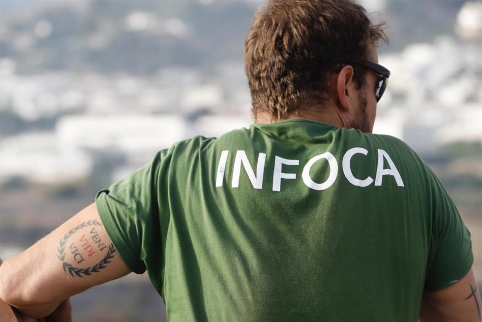 Agente de INFOCA. A 17 de julio de 2026, en Cómpeta, (La Axarquía, Málaga, Andalucía, España).