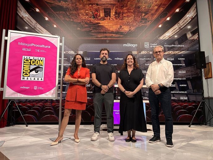 La concejala de Cultura y Patrimonio Histórico del Ayuntamiento de Málaga, Mariana Pineda; el gerente de Málaga Procultura, Juan Antonio Vigar; y el director de San Diego Comic-Con Málaga, Fernando Piquer.