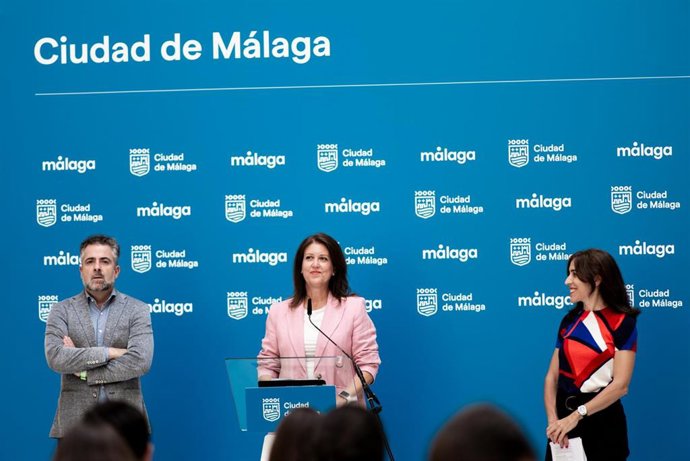 Los concejales delegados de Urbanismo, Sostenibilidad Medioambiental y del distrito Este de Málaga, Carmen Casero, Penélope Gómez y Carlos Conde, respectivamente, en rueda de prensa.