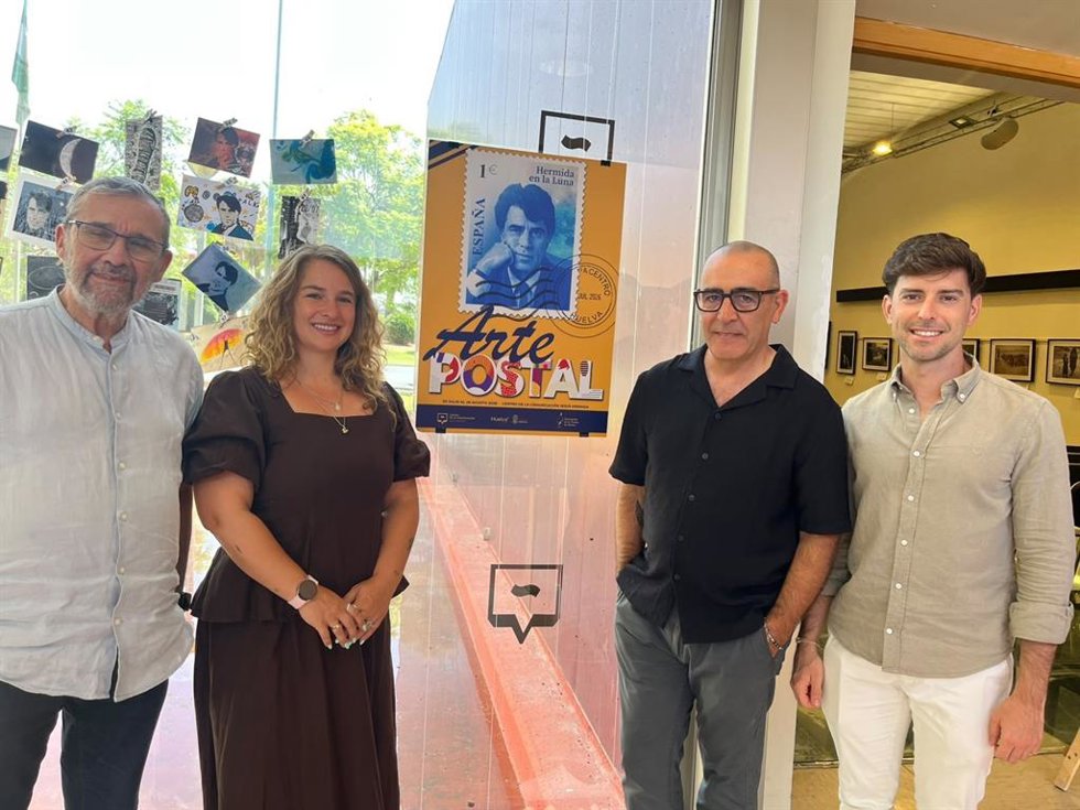 Inauguración de la exposición 'Hermida en la Luna. Arte Postal'.