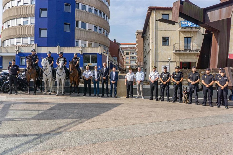 Presentación de la Operación Verano de la Policía Nacional en Torrelavega.