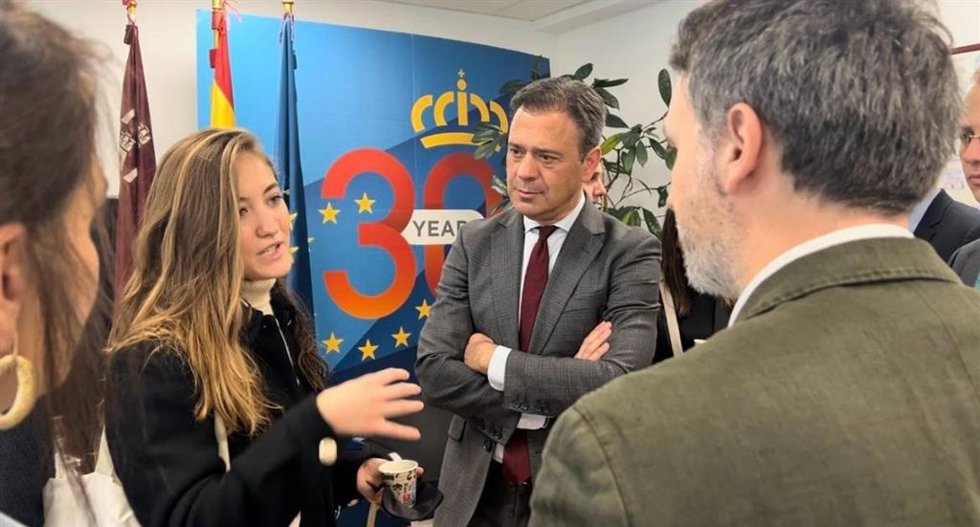 Imagen de archivo del consejero de Presidencia, Juventud, Acción Exterior y Emergencias, Marcos Ortuño, en una visita realizada a la Oficina de la Región de Murcia en Bruselas
