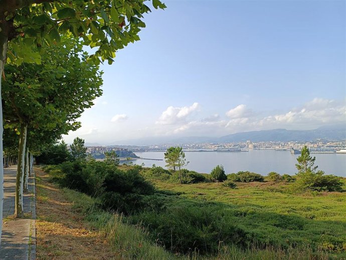 Jornada soleada, con apenas nubosidad, en la costa de Bizkaia.