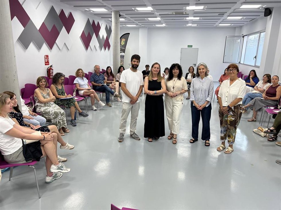 Los Corrales de Buelna acoge durante toda la semana un Curso de Verano de la Universidad de Cantabria (UC) sobre autocuidado y 'mindfulness' impartido por una psiquiatra de Valdecilla.