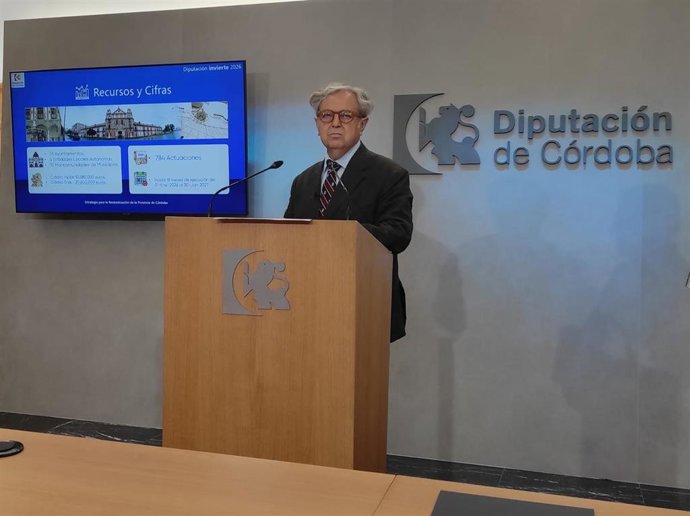 El presidente de la Diputación de Córdoba, Salvador Fuentes, en rueda de prensa.