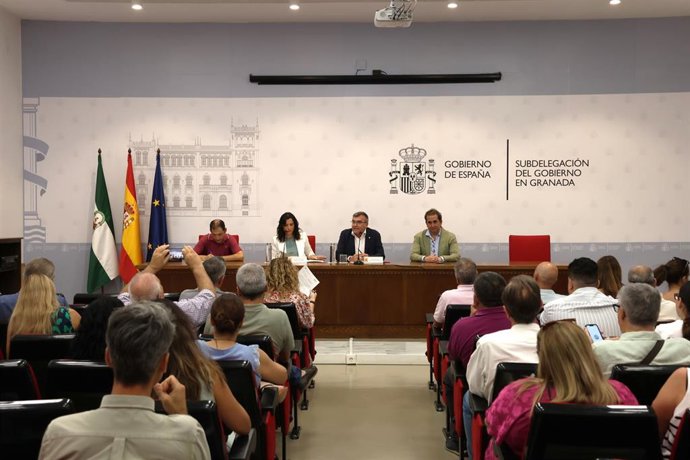 La presidenta de la Confederación Hidrográfica del Guadalquivir (CHG), Gloria Martín, en la reunión con los municipios granadinos afectados por las borrascas.