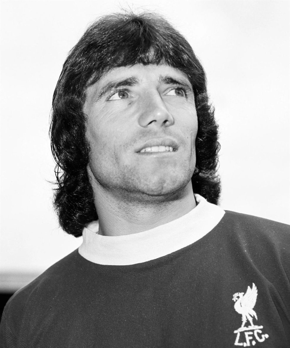 El exdelantero y exseleccionador de Inglaterra, leyenda del Liverpool y ganador de dos balones de oro, Kevin Keegan, ha fallecido este lunes a los 75 años.