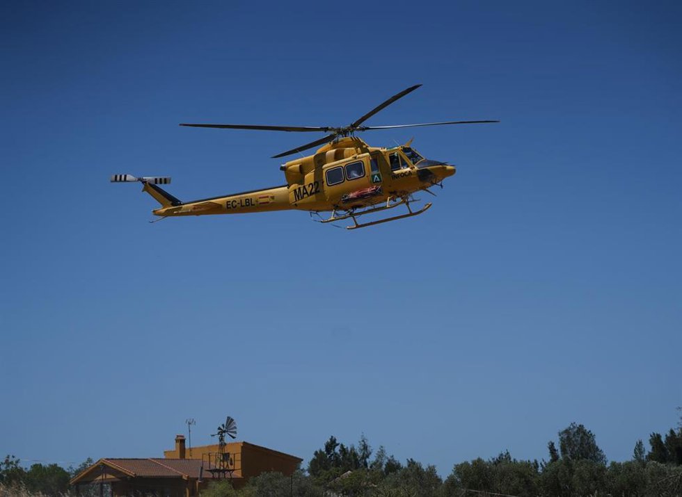 Archivo - Un helicóptero del Infoca.