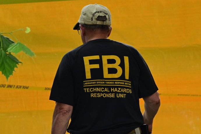 June 30, 2026, Philadelphia, Pennsylvania, USA: (NEW) FBI agents from the Evidence Response Team raid the home of Eugene Horsch on the 400 block of West Chew Avenue in the Olney neighborhood. Philadelphia, Pennsylvania, USA, June 27, 2026. Multiple law en