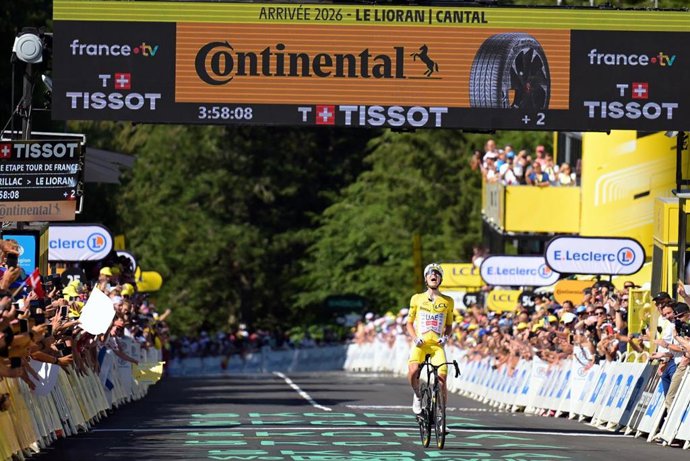 Tadej Pogacar en una victoria de etapa del Tour de Francia 2026