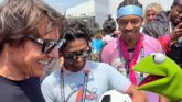 Foto: Tom Cruise conoce a la Rana Gustavo: Así fue el encuentro más viral de la final del Mundial