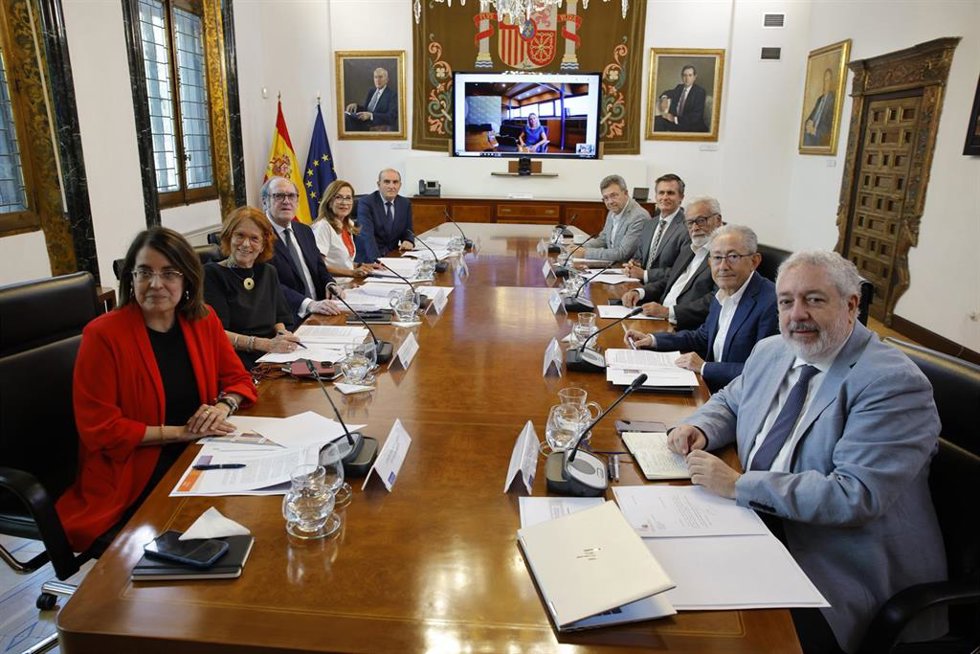 Ángel Gabilondo y los comisionados autonómicos se reúnen para preparar las XXXIX Jornadas de Coordinación de Defensorías del Pueblo