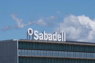 Archivo - Arxiu - Exterior de la seu de Banc Sabadell.