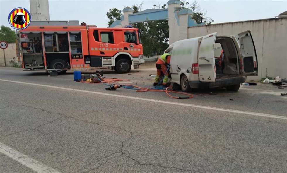 Muere un conductor al salirse de la N-3 y chocar contra un muro en Utiel