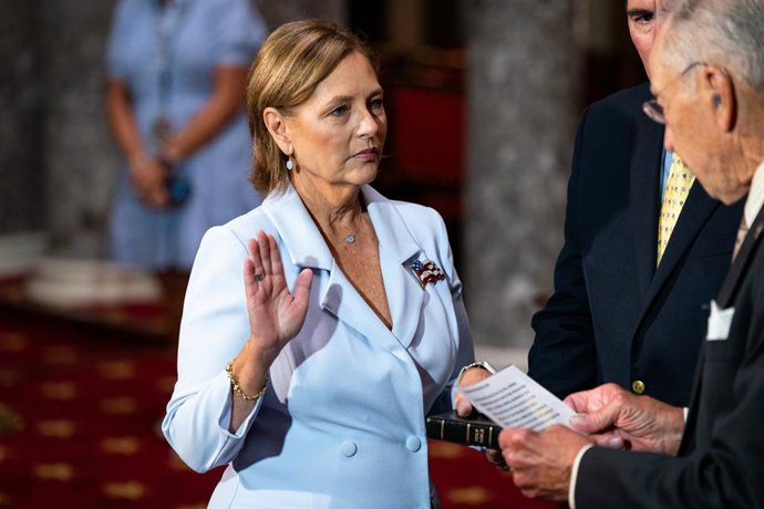 14 de julho de 2026, Washington, Distrito de Columbia, EUA: A senadora norte-americana Darline Graham (republicana da Carolina do Sul) participa de uma cerimônia de posse na Antiga Câmara do Senado, em Washington, DC, EUA, na terça-feira, 14 de julho de 2