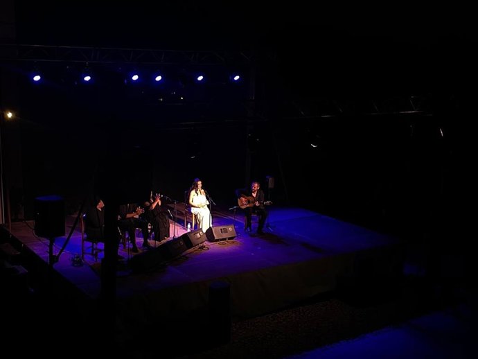 La cantaora Reyes Carrasco en su actuación en la progrmación cultural de los cursos de verano de la UNIA