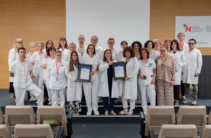 Integrantes de la Sección de Alimentación del Hospital Universitario de Navarra, con la certificación ISO 9001:2015.