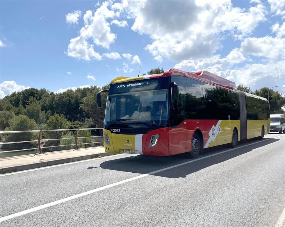 Archivo - Autobús del TIB
