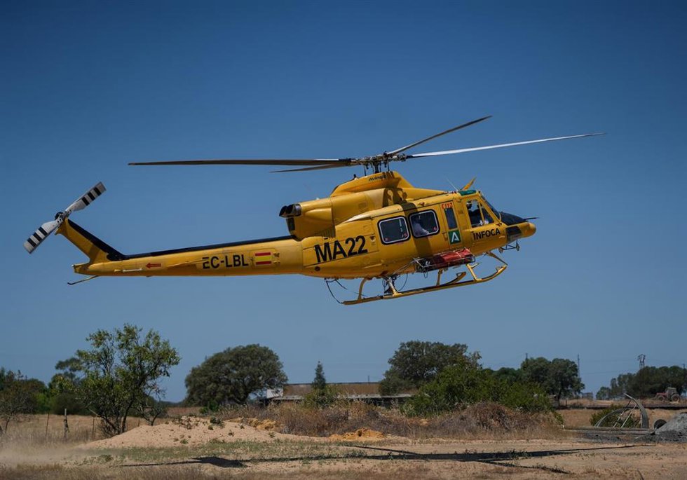 Archivo - Un helicóptero del Infoca. 