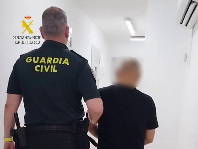 La Guàrdia Civil ha detingut a Torrevella a un home al que se li atribuïxen diversos robatoris en vivendes.