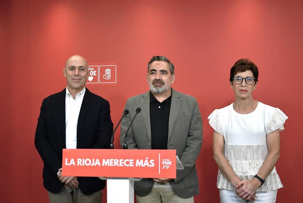 Caperos, Velasco y Bañares, en su comparecencia ante los medios.