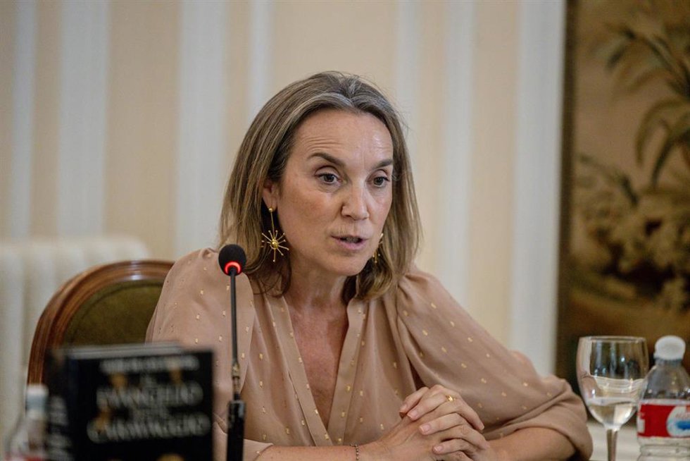 La vicesecretaria de Regeneración Institucional del PP, Cuca Gamarra, durante la presentación de la novela ‘El evangelio según Caravaggio’, en el Centro Riojano de Madrid, a 6 de julio de 2026, en Madrid (España). La novela del escritor y vicesecretario d
