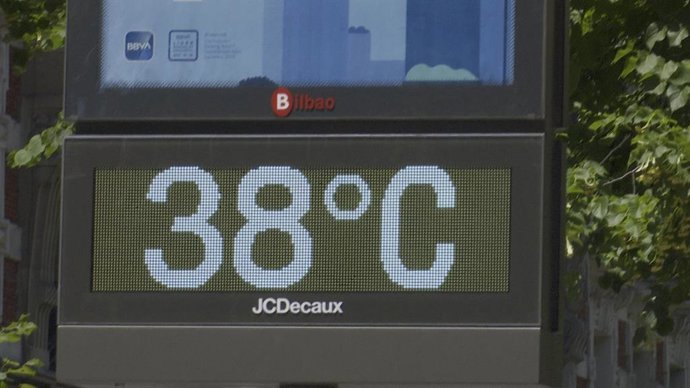 Archivo - Arxiu - Termòmetre que marca 38 graus. ARXIU. 