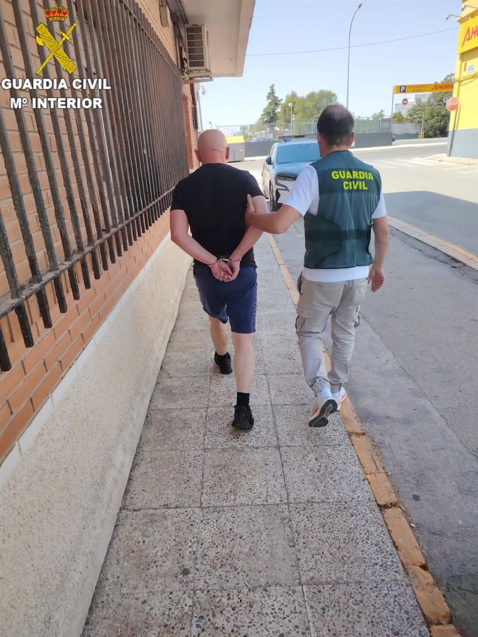 Detenido el presunto autor de cuatro robos con fuerza en establecimientos de Cuenca y Toledo.
