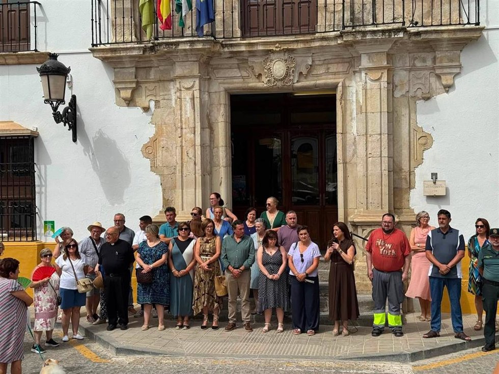 Minuto de silencio tras la muerte violenta de una anciana en Alcaudete