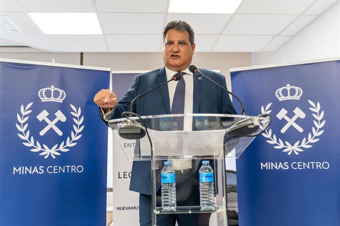 El decano de Minas Centro, Alfonso Vázquez Varela de Seijas.