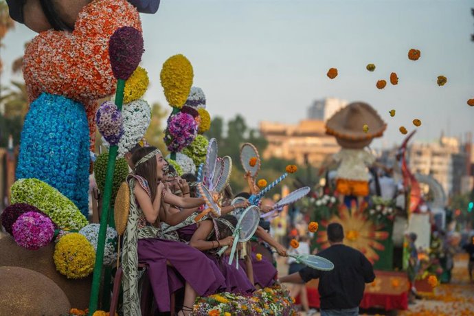 Archivo - Batalla de Flores, en el Paseo de la Alameda, a 27 de julio de 2025. 