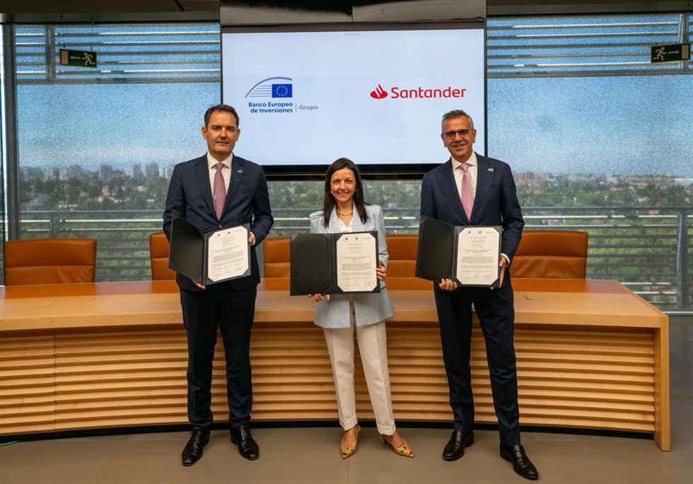De izquierda a derecha: Joan Basora jefe de Bancos Globales del BEI, Catalina Mejía García directora Financiera Banco Santander España y Marco Marrone Chief Investment Officer del FEI.