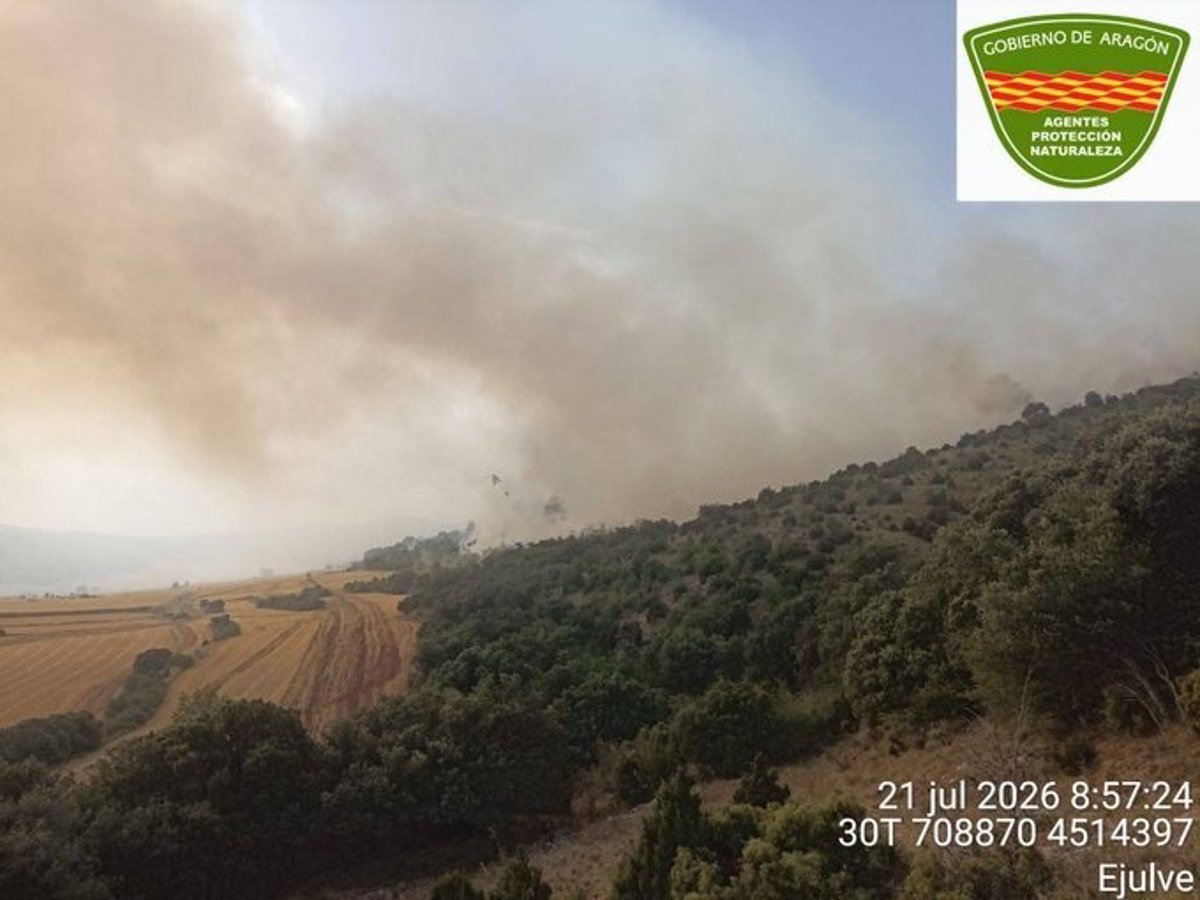 La Región envía un helicóptero para colaborar en la extinción del incendio forestal de Teruel