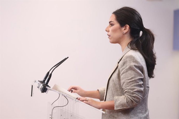 A porta-voz do Vox no Congresso, Pepa Millán, durante uma coletiva de imprensa no Congresso dos Deputados, em 23 de junho de 2026, em Madri (Espanha).