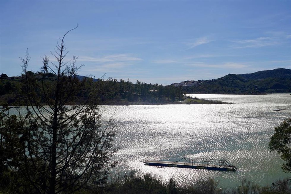 Archivo - Imagen de archivo del embalse La Viñuela (Málaga).