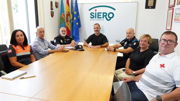 Rueda de prensa celebrada este mediodía en la sala de juntas del Ayuntamiento para hacer balance del dispositivo de seguridad y de las intervenciones sanitarias registradas ayer durante la romería de El Carmín.