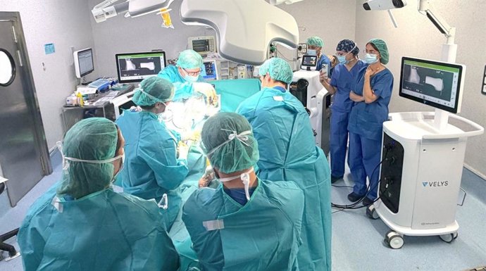 El Hospital Universitario La Luz incorpora el robot 'VELYS' para cirugía protésica de rodilla
