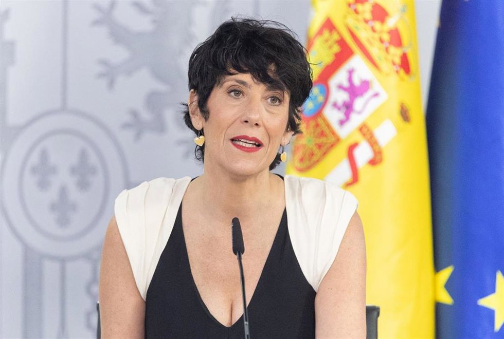 La ministra de Inclusión, Seguridad Social y Migraciones y portavoz del Gobierno, Elma Saiz, durante una rueda de prensa posterior al Consejo de Ministros, en el Palacio de la Moncloa, a 21 de julio de 2026, en Madrid (España). El Gobierno ha vuelto a lle