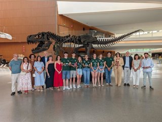 Acto de reconocimiento institucional al equipo IMO Racing del IES Montes Orientales (Iznalloz) por su clasificación para la Final Mundial de STEM Racing 2026.
