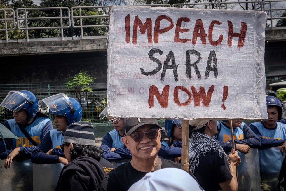 Archivo - Imagen de archivo de protestas a favor de destituir a Sara Duterte, la vicepresidenta de Filipinas.