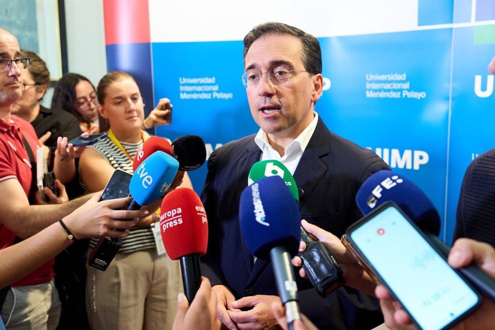 El ministro de Asuntos Exteriores, José Manuel Albares, en la UIMP