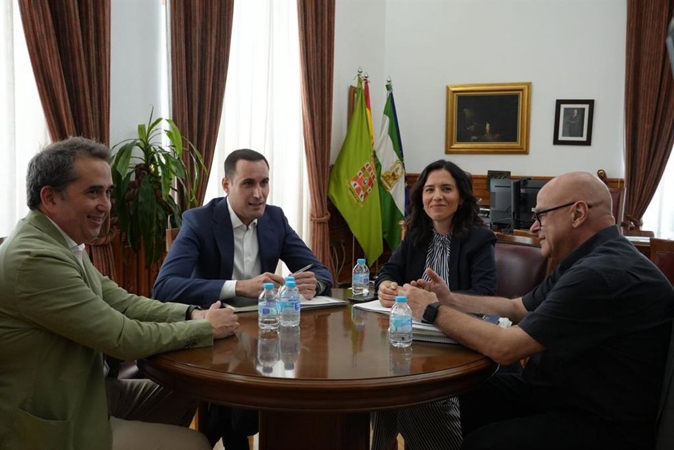 Reunión entre la Diputación de Jaén y la CHG