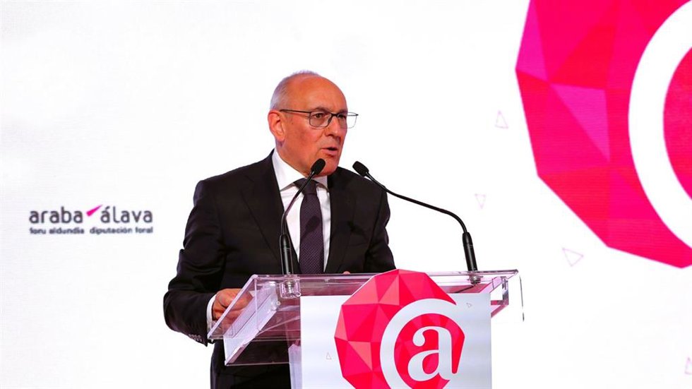 Archivo - El diputado general de Álava, Ramiro González